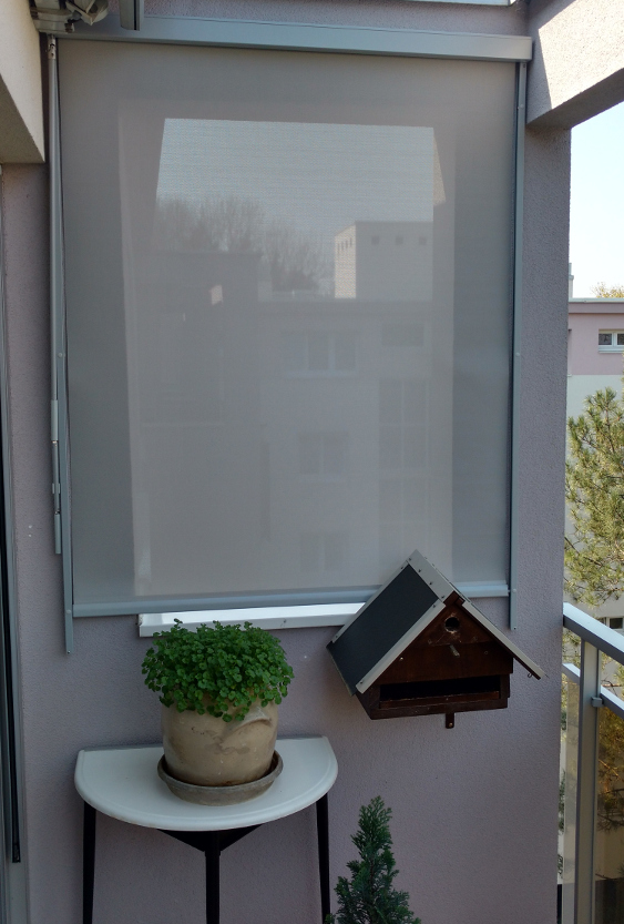 Moustiquaire enroulable alu pour fenêtre de toit L 60 cm x H 80 cm blanc -  profitez de l'été